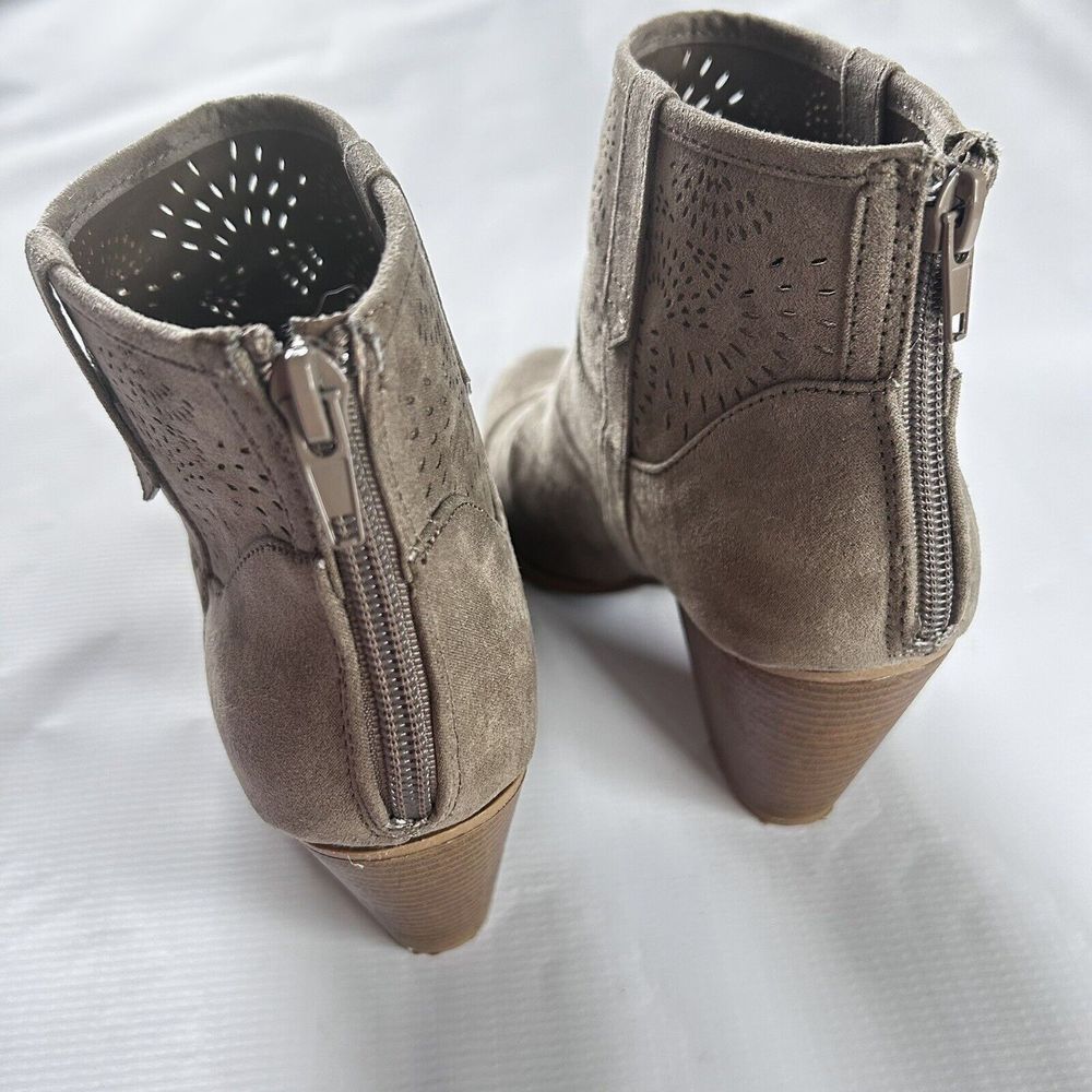 Qupid Taupe Faux Suede Booties with Heel size 8 - Picture 5 of 8